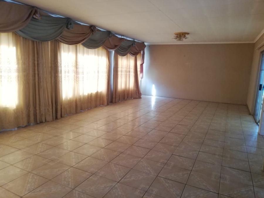 5 Bedroom Property for Sale in Stilfontein Ext 3 North West